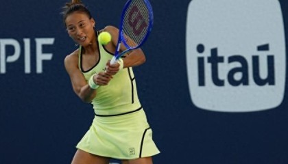 半岛体育官网-红土本是优势赛道，郑钦文退赛斯图加特保分压力陡增，三线突围成唯一出路|罗马|WTA500|北美阳光双赛|伤病|赛季_新浪体育_新浪新闻