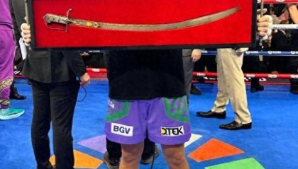 半岛体育官网-接洽小胖鲁伊兹？这不过是乌西克给卡巴耶尔的压价手段|奥列克桑德尔·乌西克|安迪·鲁伊兹|阿吉特·卡巴耶尔|卫冕战|小安迪·鲁伊兹_新浪体育_新浪新闻