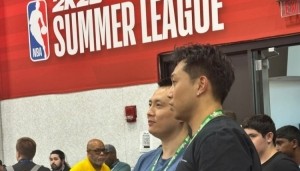 半岛体育下载-媒体人：上海队主帅卢伟现场观战夏联 与翻译刚下飞机就来场地